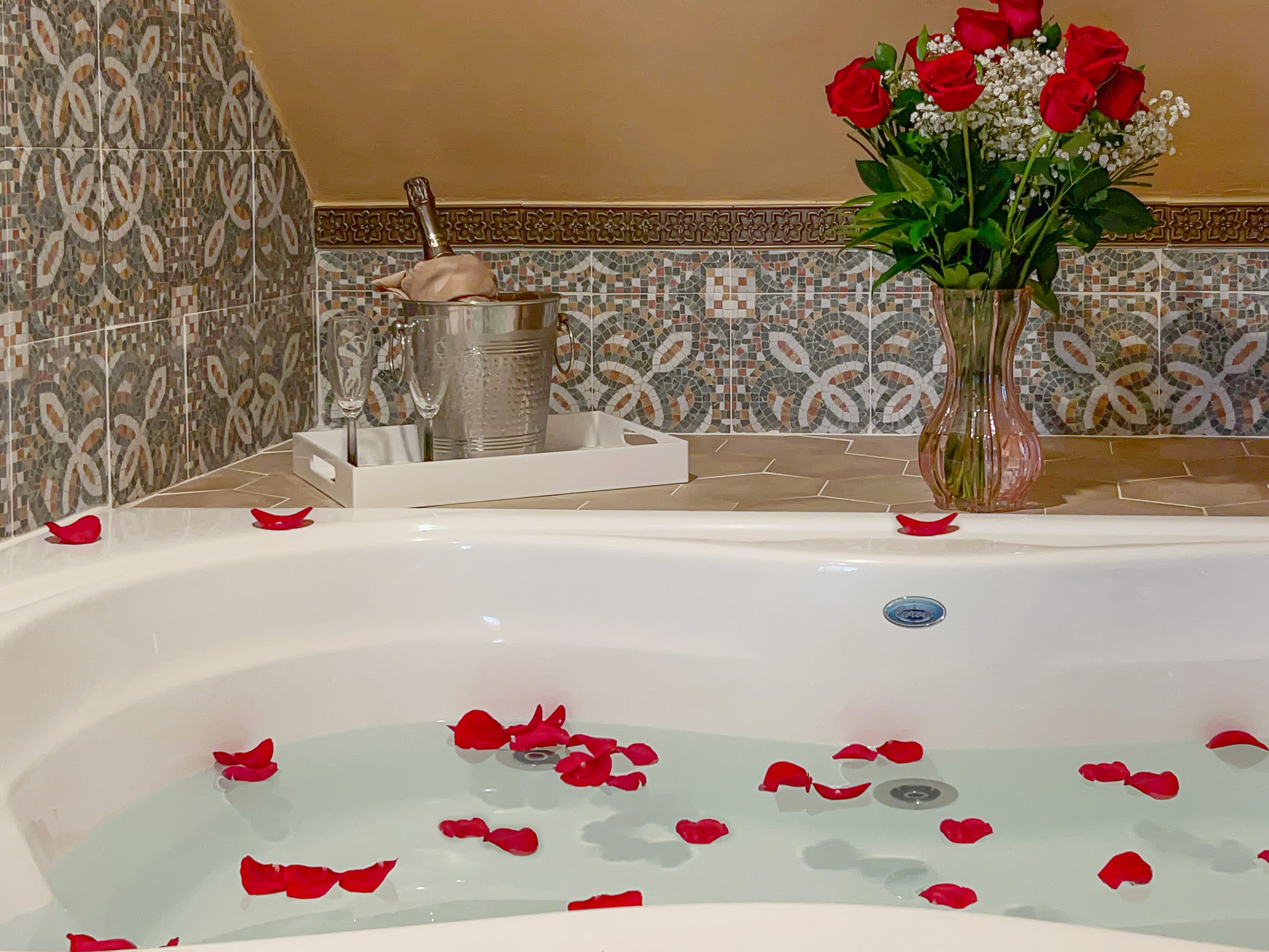 Nice two person whirlpool jetted tub for romantic experience in the room